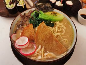  at brEAThe Restaurant | Sushi végétal à Paris in Paris