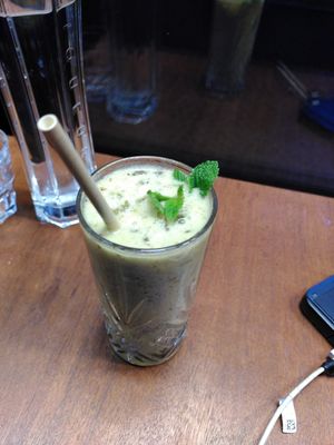  at brEAThe Restaurant | Sushi végétal à Paris in Paris