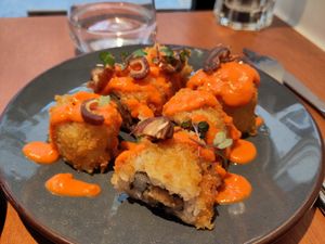 Crispy oriental makis at brEAThe Restaurant | Sushi végétal à Paris in Paris