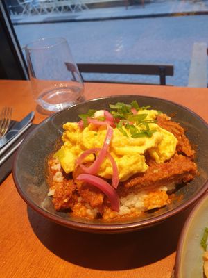 Katsudon at brEAThe Restaurant | Sushi végétal à Paris in Paris