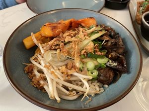 Donburi  at brEAThe Restaurant | Sushi végétal à Paris in Paris