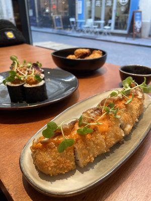 Maki oriental crispy   at brEAThe Restaurant | Sushi végétal à Paris in Paris