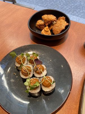 Panko de seitan + maki  at brEAThe Restaurant | Sushi végétal à Paris in Paris