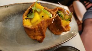 Inari mango-tuna at brEAThe Restaurant | Sushi végétal à Paris in Paris