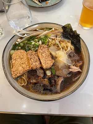 Ramen at brEAThe Restaurant | Sushi végétal à Paris in Paris