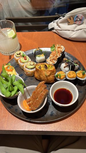 Menu découverte  at brEAThe Restaurant | Sushi végétal à Paris in Paris