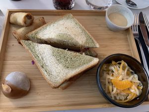   at brEAThe Restaurant | Sushi végétal à Paris in Paris