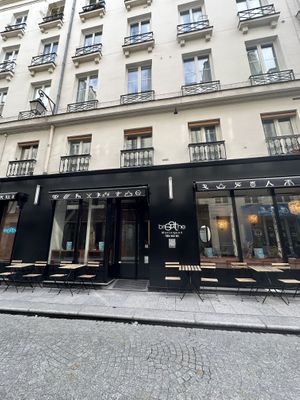 Outside  at brEAThe Restaurant | Sushi végétal à Paris in Paris