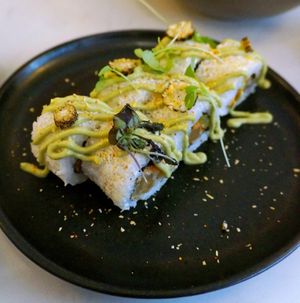 Maki Curry Thai at brEAThe Restaurant | Sushi végétal à Paris in Paris