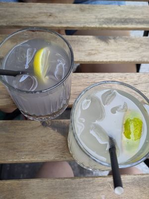  at brEAThe Restaurant | Sushi végétal à Paris in Paris