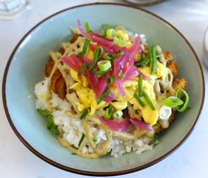 Donburi at brEAThe Restaurant | Sushi végétal à Paris in Paris