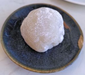 Vanilla mochi at brEAThe Restaurant | Sushi végétal à Paris in Paris