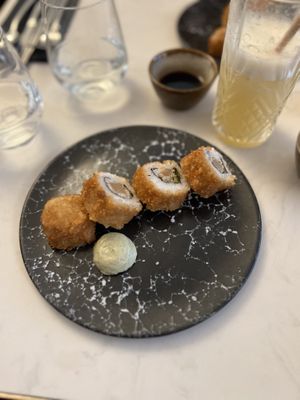 Crispy sushi   at brEAThe Restaurant | Sushi végétal à Paris in Paris