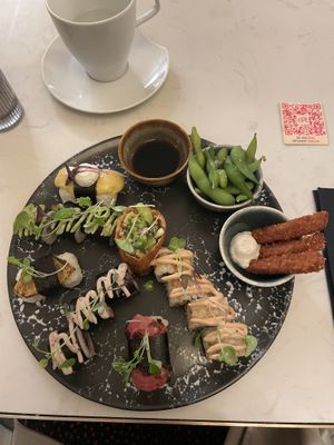sushi tasting menu  at brEAThe Restaurant | Sushi végétal à Paris in Paris