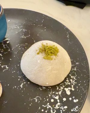 Mochi at brEAThe Restaurant | Sushi végétal à Paris in Paris