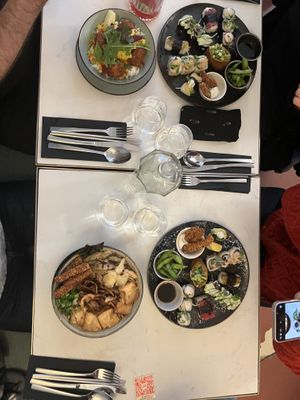 Table   at brEAThe Restaurant | Sushi végétal à Paris in Paris