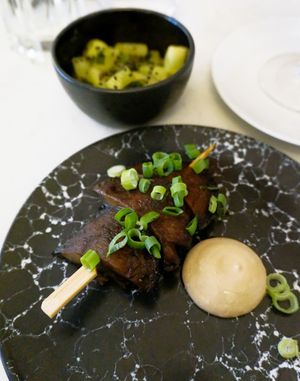 BROCHETTE DE PORTOBELLO RÔTI   at brEAThe Restaurant | Sushi végétal à Paris in Paris