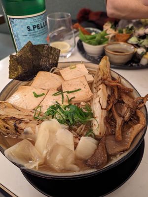  at brEAThe Restaurant | Sushi végétal à Paris in Paris