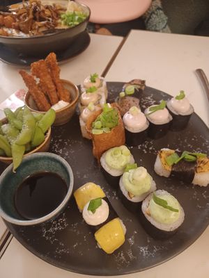 Sushi menu at brEAThe Restaurant | Sushi végétal à Paris in Paris