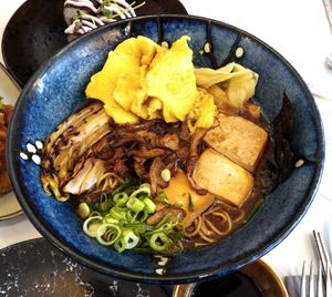 Ramen + extra Omelette at brEAThe Restaurant | Sushi végétal à Paris in Paris