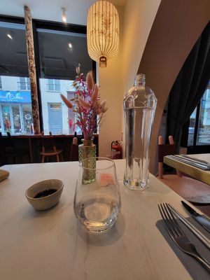 Lovely atmosphere at brEAThe Restaurant | Sushi végétal à Paris in Paris