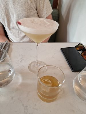 Lychee cocktail and umeshu on the rocks at brEAThe Restaurant | Sushi végétal à Paris in Paris