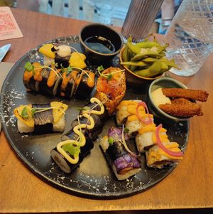 Tasting plate at brEAThe Restaurant | Sushi végétal à Paris in Paris