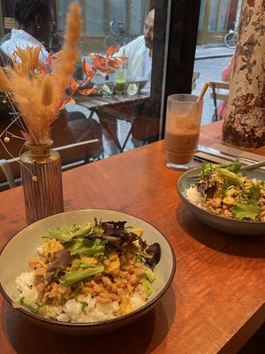   at brEAThe Restaurant | Sushi végétal à Paris in Paris