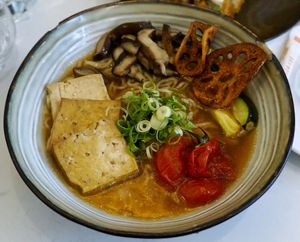 Cold Ramen at brEAThe Restaurant | Sushi végétal à Paris in Paris