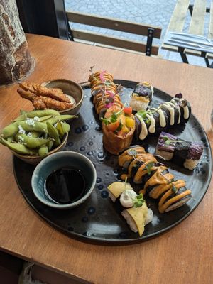  at brEAThe Restaurant | Sushi végétal à Paris in Paris