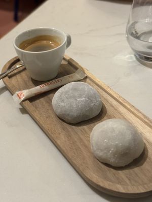   at brEAThe Restaurant | Sushi végétal à Paris in Paris