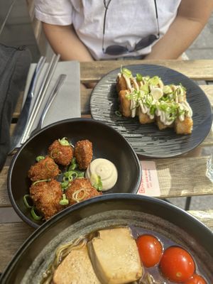Seitan & Chrispy Sushi  at brEAThe Restaurant | Sushi végétal à Paris in Paris