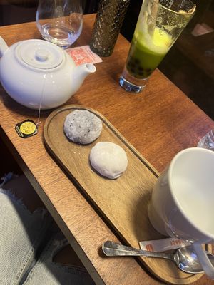   at brEAThe Restaurant | Sushi végétal à Paris in Paris