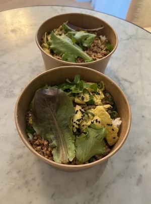 Oyakodon: vegan chicken and omelette over sushi rice  at brEAThe Restaurant | Sushi végétal à Paris in Paris