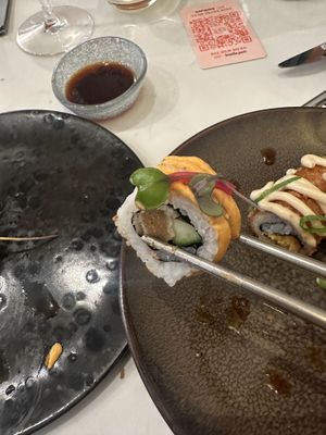 Excellent sushi roll  at brEAThe Restaurant | Sushi végétal à Paris in Paris