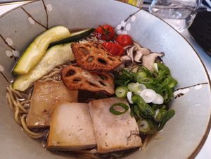 Ramen at brEAThe Restaurant | Sushi végétal à Paris in Paris