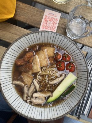   at brEAThe Restaurant | Sushi végétal à Paris in Paris