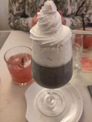 Black sesame latte at brEAThe Restaurant | Sushi végétal à Paris in Paris