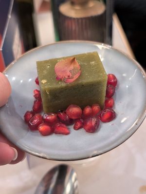  at brEAThe Restaurant | Sushi végétal à Paris in Paris