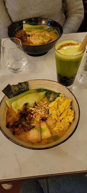 Deux Tantanmen grand et moyen at brEAThe Restaurant | Sushi végétal à Paris in Paris