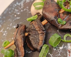 ROASTED PORTOBELLO SKEWER  
Douchi sauce (fermented black beans) at brEAThe Restaurant | Sushi végétal à Paris in Paris