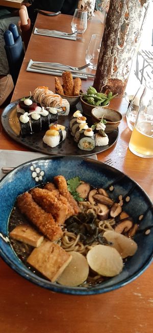Ramen and Sushi formule découverte at brEAThe Restaurant | Sushi végétal à Paris in Paris