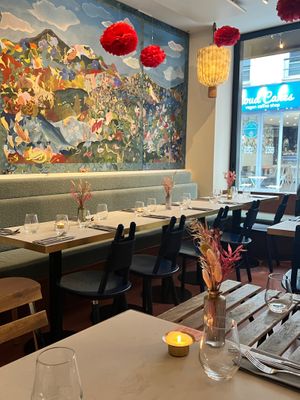  at brEAThe Restaurant | Sushi végétal à Paris in Paris