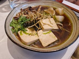 Ramen at brEAThe Restaurant | Sushi végétal à Paris in Paris