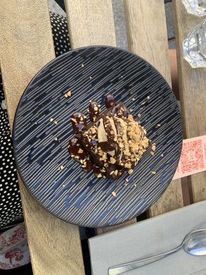   at brEAThe Restaurant | Sushi végétal à Paris in Paris