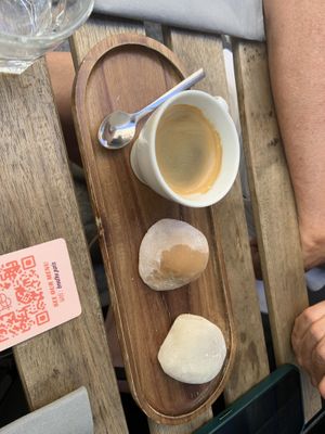   at brEAThe Restaurant | Sushi végétal à Paris in Paris