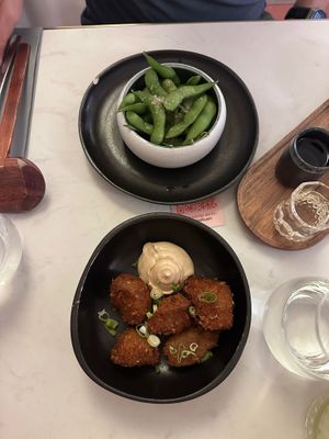 Edamame and Seitan Crispies at brEAThe Restaurant | Sushi végétal à Paris in Paris