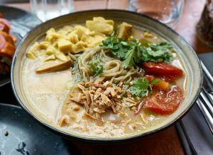 Ramen froid at brEAThe Restaurant | Sushi végétal à Paris in Paris