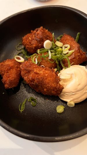 Seitan Crispy  at brEAThe Restaurant | Sushi végétal à Paris in Paris