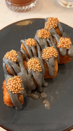 Crispy Kilchi Uramaki 🤤   at brEAThe Restaurant | Sushi végétal à Paris in Paris